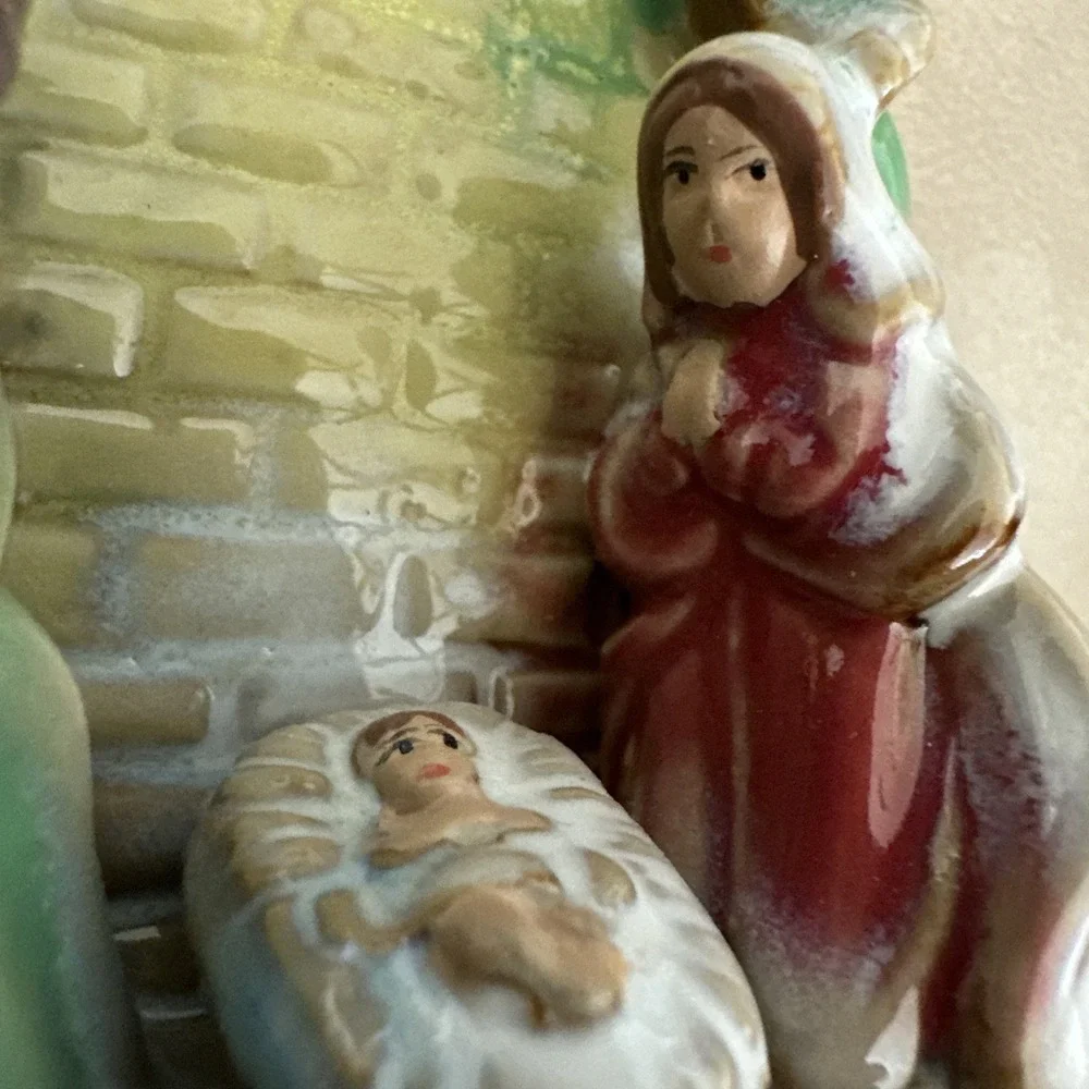 Vintage Porcelain Nativity Trinket Box Mary Joseph Baby Jesus Hinged Gold‎